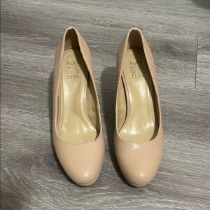 NATURALIZER NUDE BLOCK HEELS